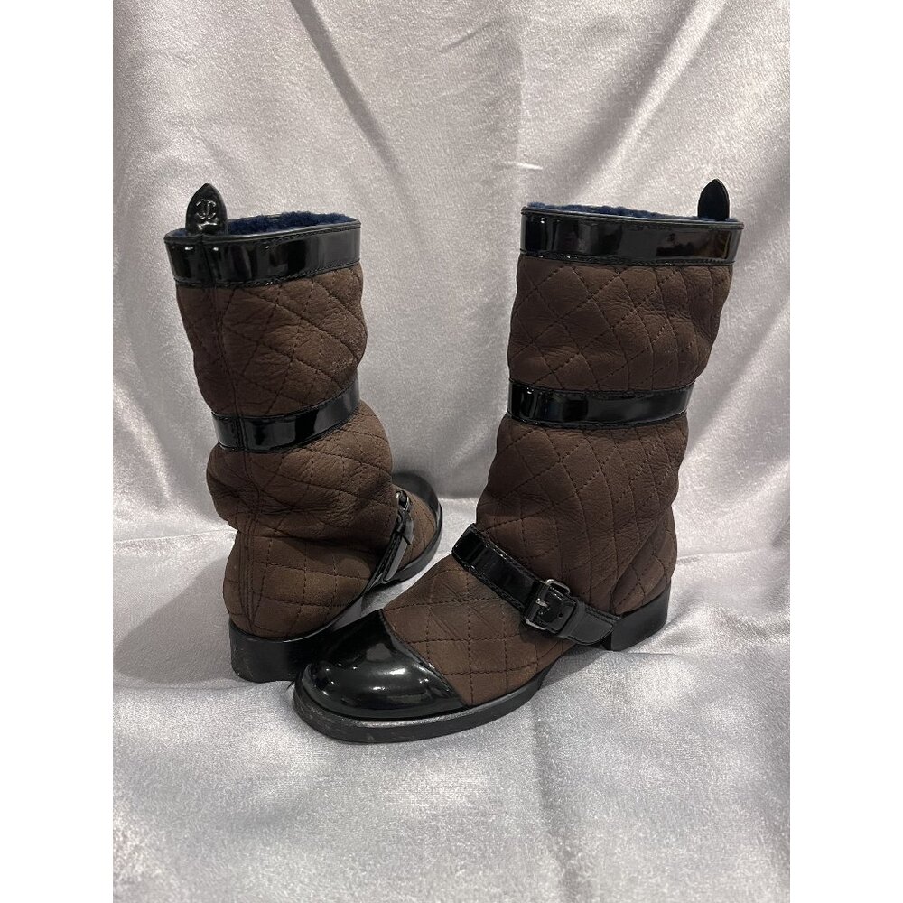 Chanel Coco Brown Matelasse Shearling Cap Toe Boots w Black Straps Silver Buckle